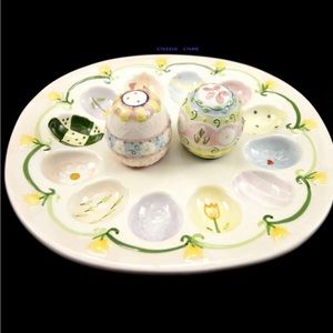 Vintage Deviled Egg Platter 3-Piece
Set With Salt & Pepper
Shakers Holds 12 Eggs